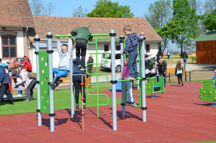 Play and fitness park