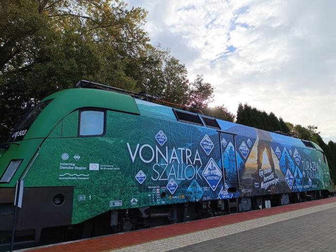 A matricázott "KÉKTÚRA motorvonat"