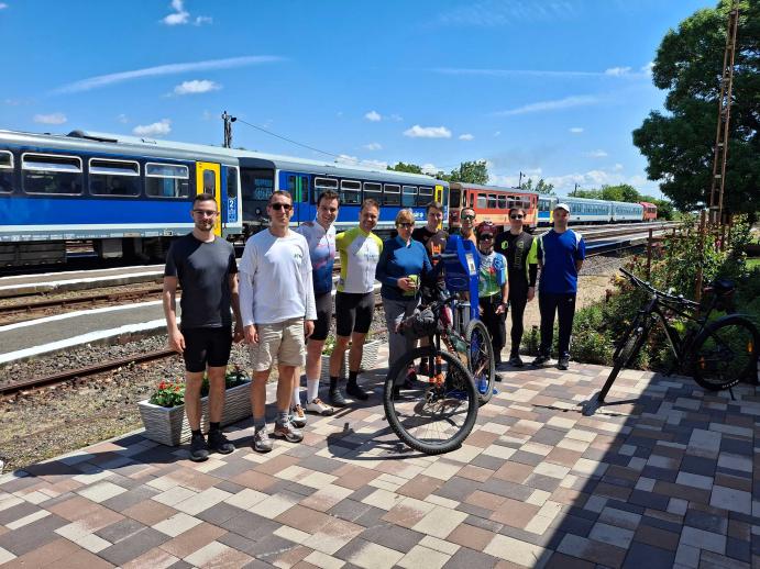 vonaton és két keréken